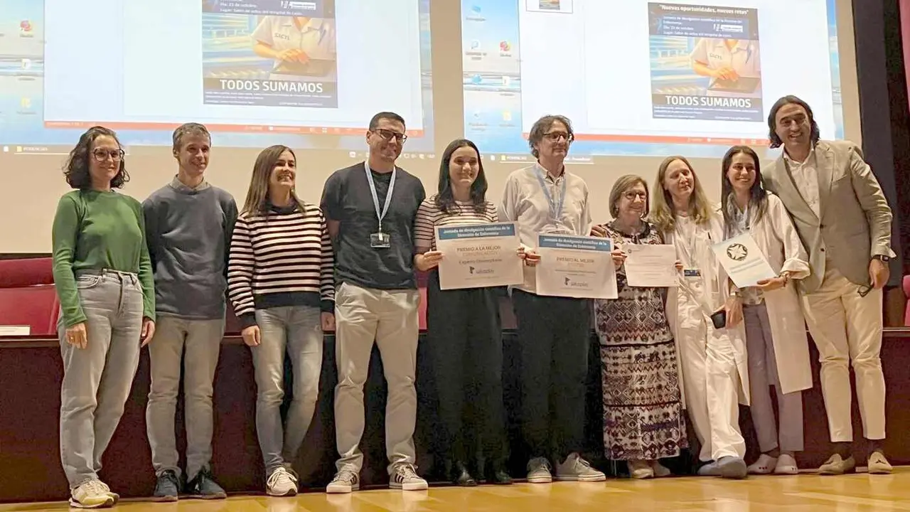 Los premiados posan durante la entrega de premios.