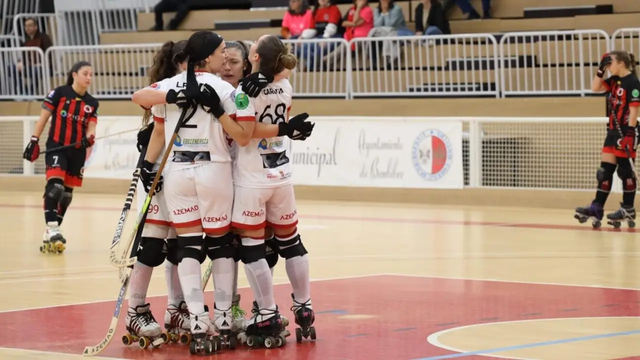 Las Jugadoras del Bembibre HC celebran la victoria ante el Sant Cugat.