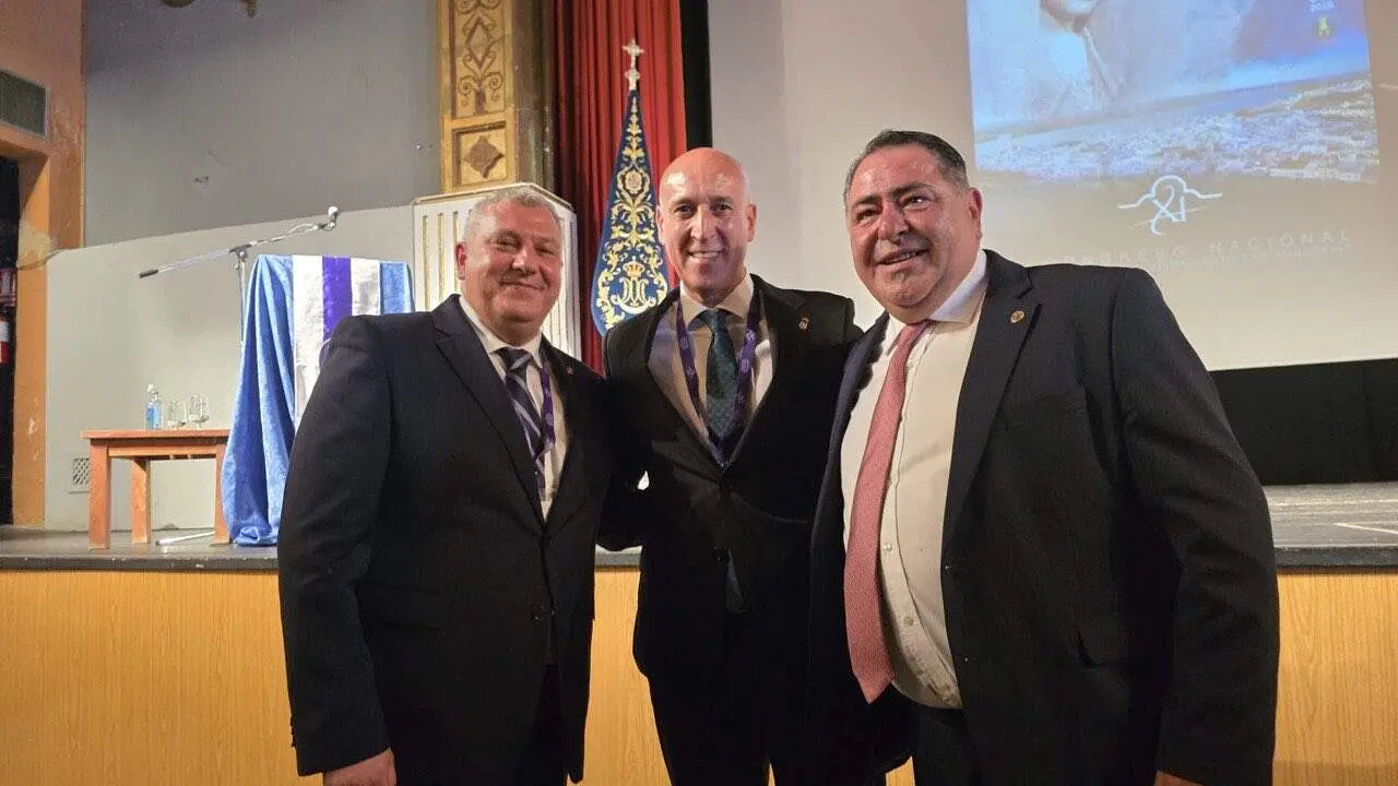 Diez, en la presentación de la candidatura para acoger el 12º Congreso Nacional de Cofradías de Nuestra Señora de las Angustias y Soledad, un objetivo que se ha logrado este fin de semana en Ayamonte. Foto: AytoLeón