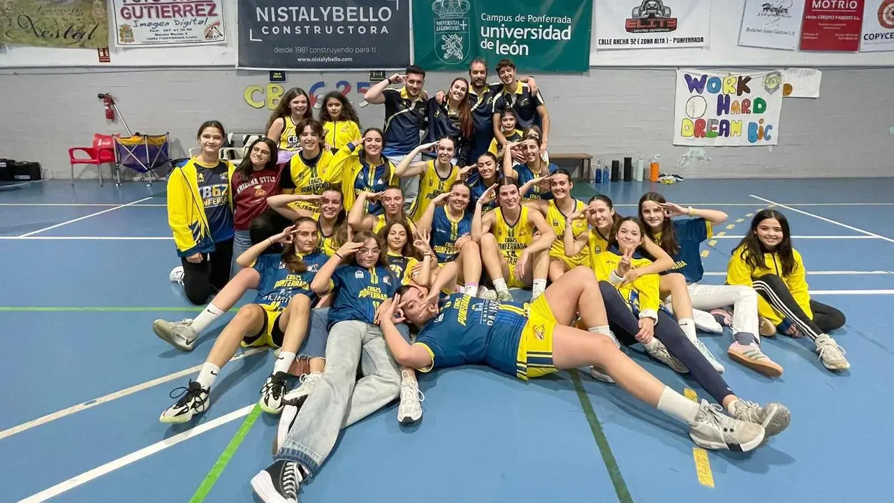 Las jugadoras de Embutidos Pajariel celebran la victoria (con remontada).