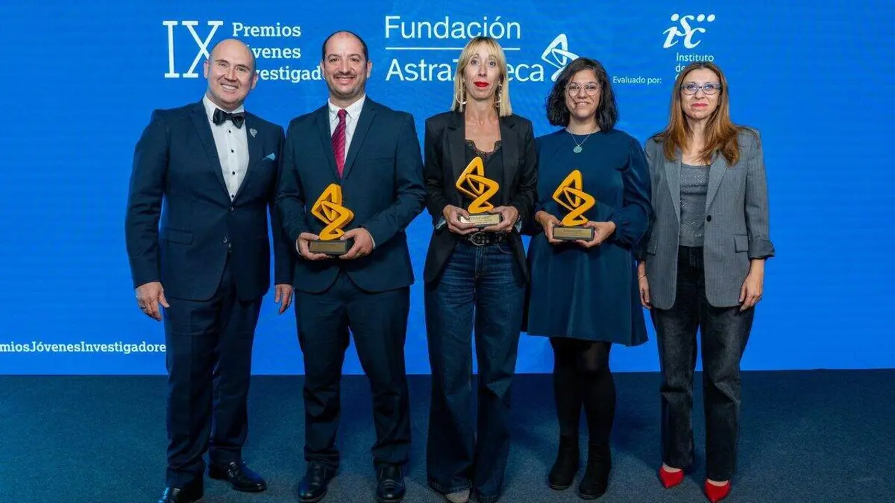 Un proyecto de investigación en diabetes tipo 2, liderado por  la doctora Merino (2D), recibe el  Premio Jóvenes Investigadores de la Fundación AstraZeneca.