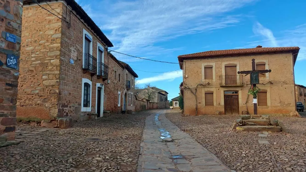 Castrillo de los Polvazares, una de las localidades que estará en la ruta a realizar por los operadores turísticos.