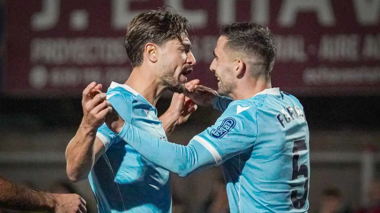 Tomás Ribeiro celebra su gol, el segundo para la Cultural.