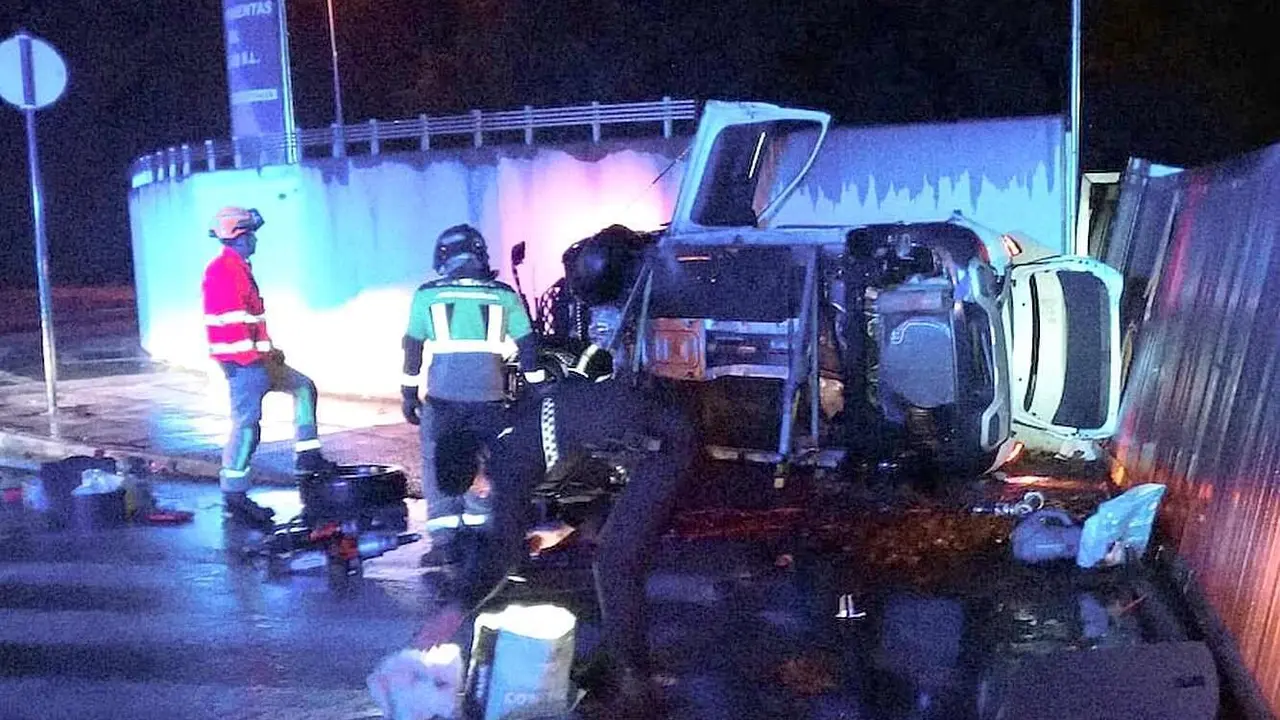 Imagen de Bomberos Ponferrada del lugar del accidente.