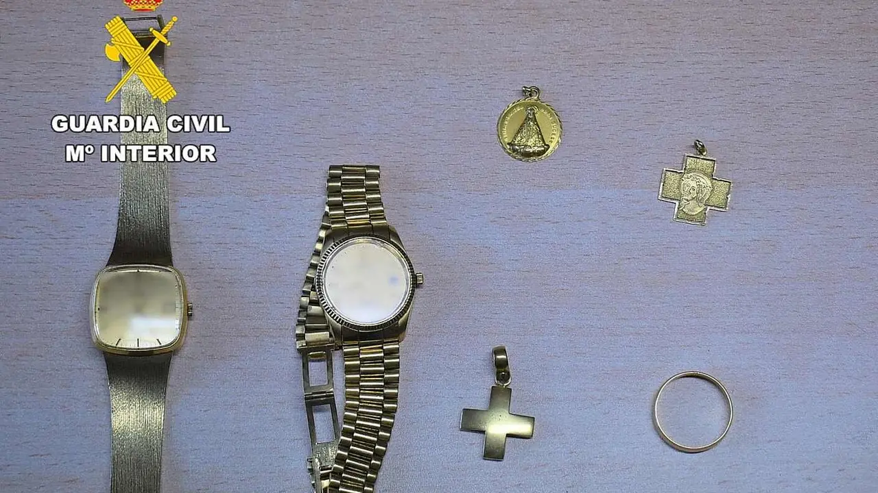 Imagen de las joyas recuperadas por los efectivos de la Guardia Civil.