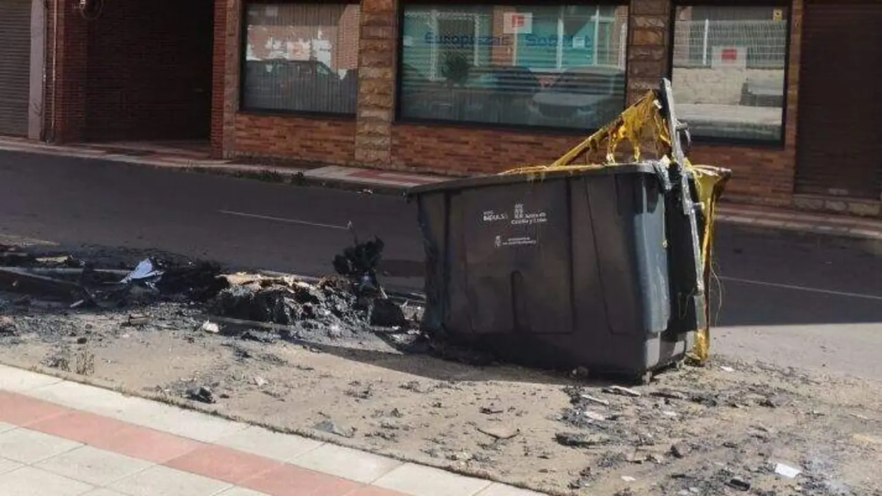 Imagen de archivo de contenedores quemados en San Andrés.