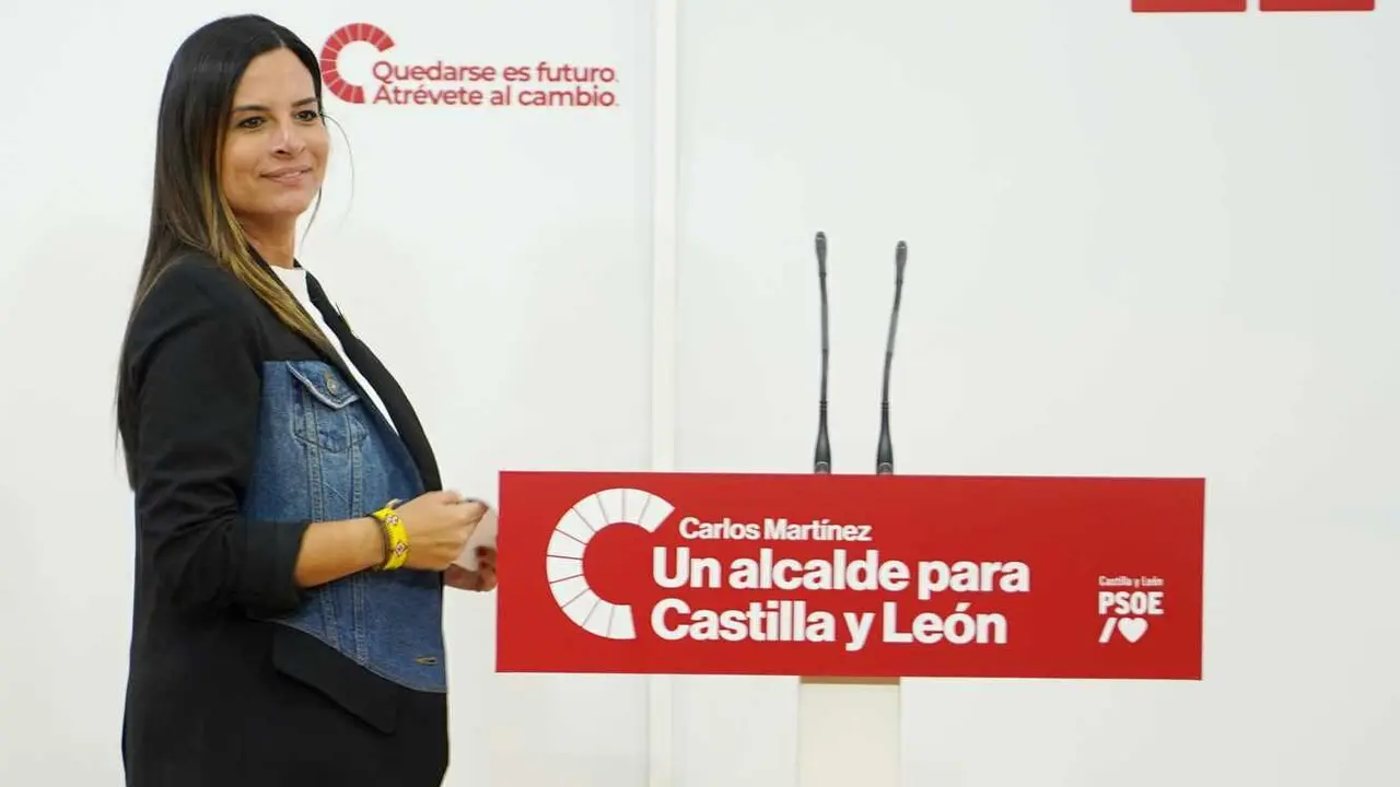 La vicesecretaria general del PSOE de Castilla y León y viceportavoz en las Cortes, Nuria Rubio, comparece en rueda de prensa tras mantener una reunión con representantes de la Plataforma de Bomberos Profesionales de Castilla y León.