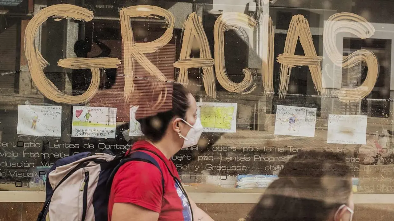 Un 'gracias' escrito con lodo, una de las grandes imágenes de la DANA.