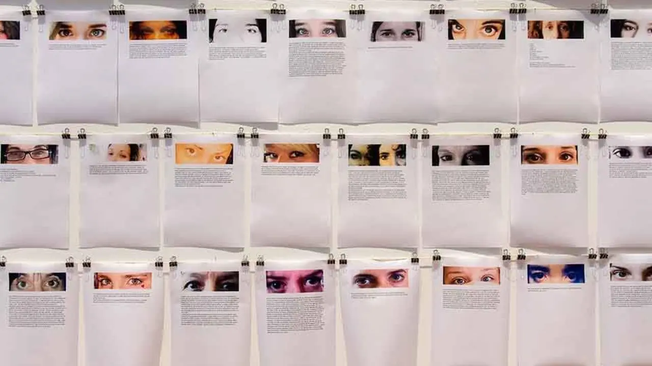Imagen de las colaboraciones de la instalación 'Ascendiendo' de Yoko Ono en una exposición en el Malba de Buenos Aires. Foto: Malba