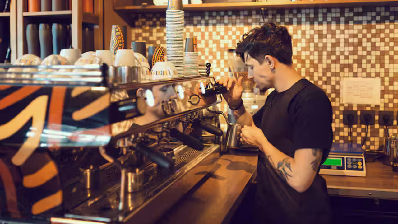 Valencia de Don Juan acogerá el curso de ‘Especialista en gestión y servicio en hostelería’, destinado a impulsar el empleo de proximidad. Foto: Freepic