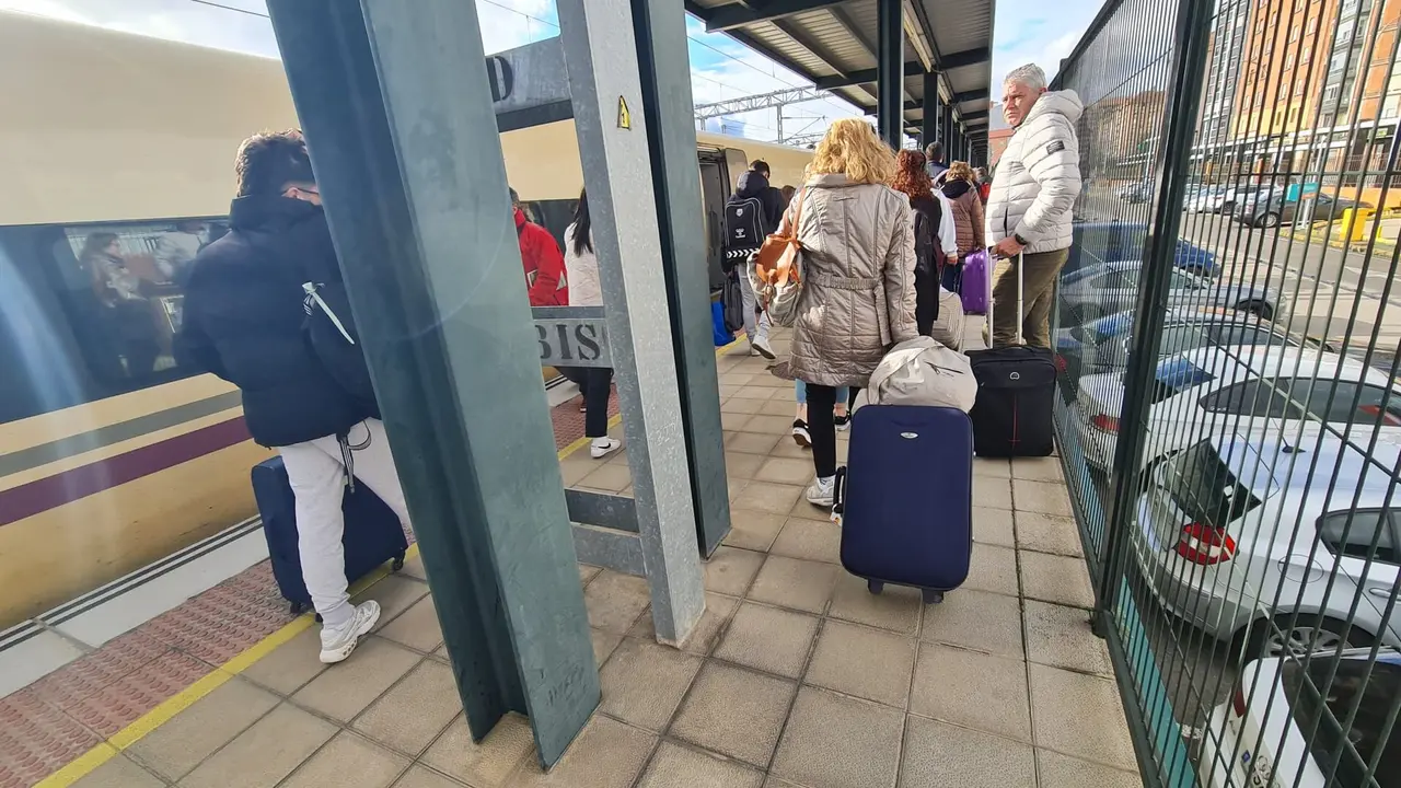Imagen de la estación de Adif de León, en la que opera el personal de Renfe.
