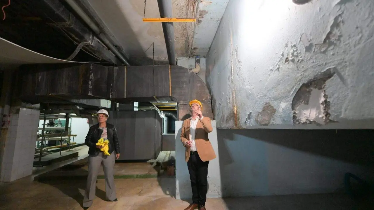 Morala, durante una visita este jueves para comprobar el estado de las instalaciones en el complejo Lydia Valentín. Foto: Cedida El Bierzo Digital - Quinito