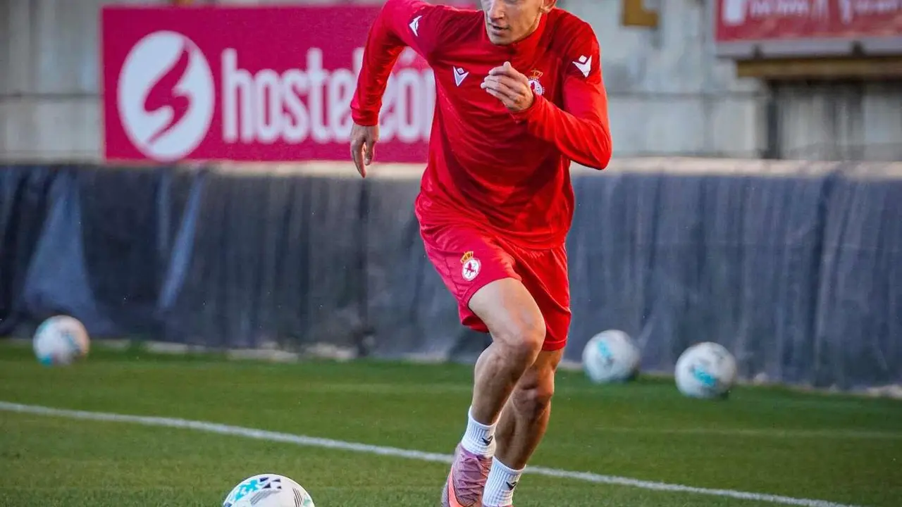 Luis Chacón, durante un entrenamiento de la Cultural y Deportiva Leonesa esta semana. Foto: CyD Leonesa