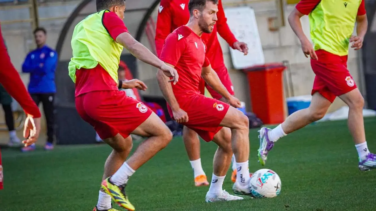 La plantilla de la Cultural, esta semana, durante uno de los entrenamientos. Foto: CyDLeonesa