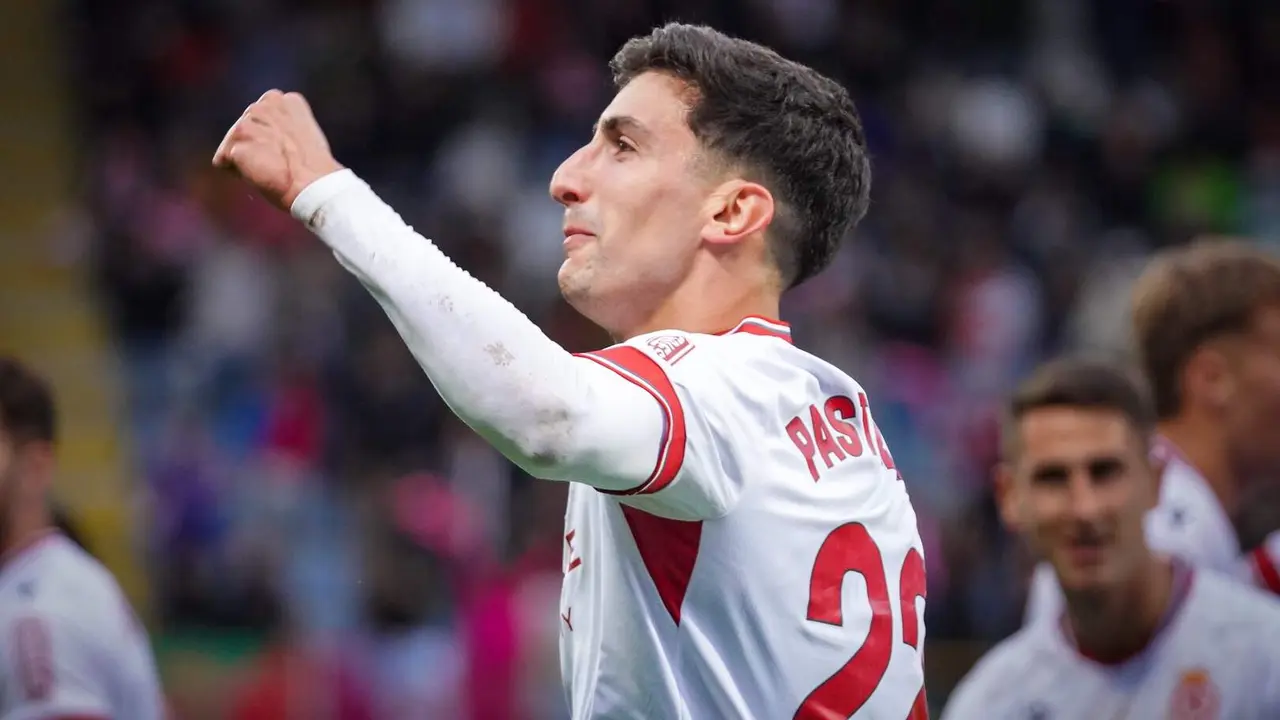 Pibe celebra su gol en el Reino de León; era el 2-1 y luego vino el empate.