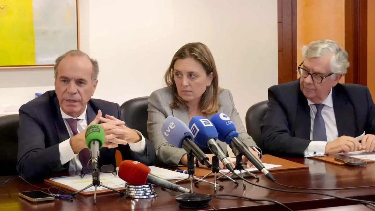 El presidente de FELE, durante su comparecencia ante los medios en Asturias.