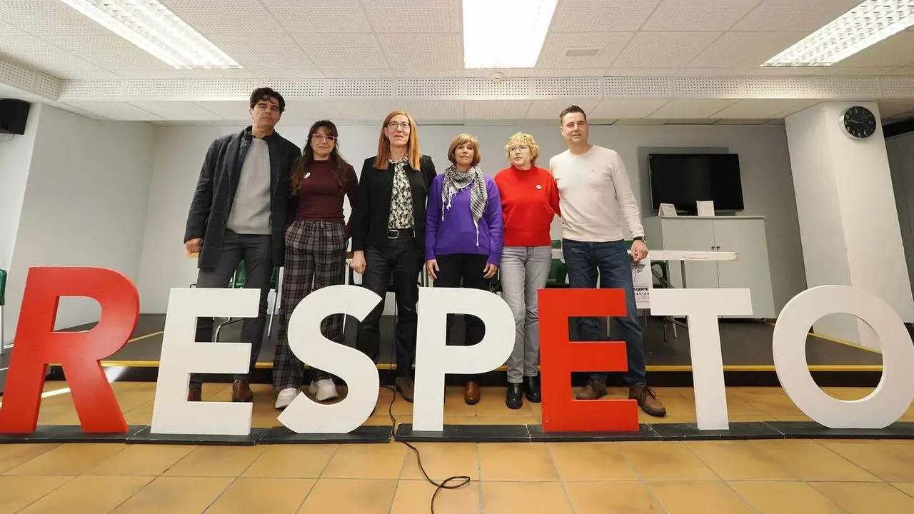 Las asociaciones y organizaciones del movimiento ‘Respeto’, integrado por CCOO, Movimiento Sumar, Izquierda Unida, PSOE, STECYL, Podemos y CAVECAL, presentan el manifiesto de la movilización ‘Por nuestra tierra, nuestros montes, nuestros pueblos, nuestra gente, por Castilla y León’. Esta movilización ciudadana surge como respuesta a los incendios ocurridos en la Comunidad