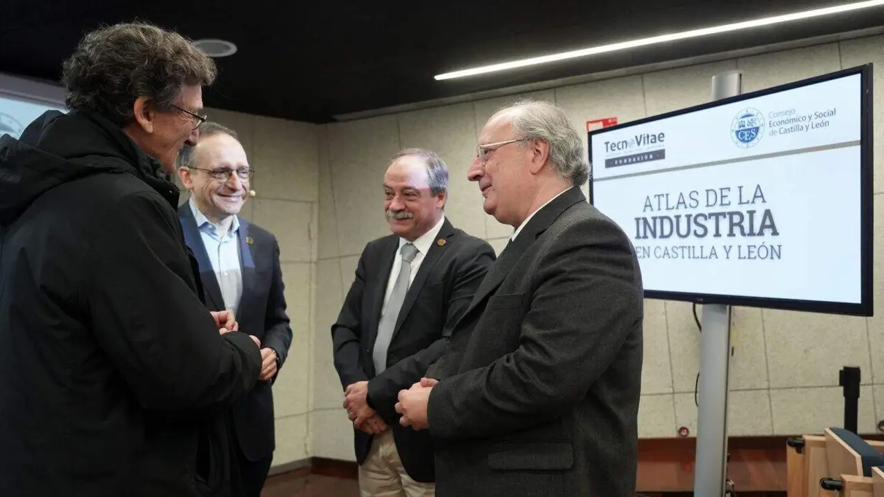 El presidente del CESCyL, Enrique Cabero; el director general de la Fundación TecnoVitae, Javier Escribano; y el presidente de la Fundación TecnoVitae, Rafael Álvarez, presentan el Atlas de la Industria en Castilla y León. Foto: R. Cacho
