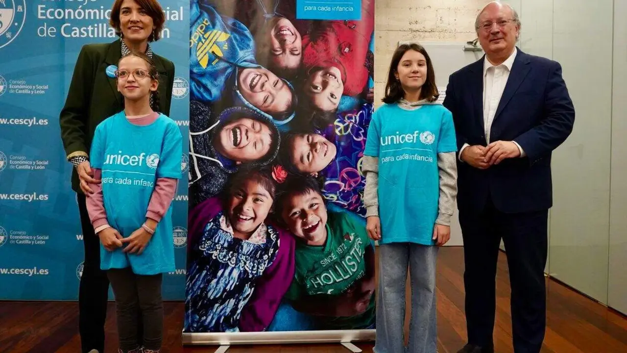 El Consejo Económico y Social de Castilla y León y Unicef Comité Castilla y León organizan un Encuentro Autonómico de Participación de la Infancia y Adolescencia de la comunidad autónoma, con el fin de promover la participación infantil y conmemorar el Mes de la Infancia. Participan, el presidente del CES de Castilla y León, Enrique Cavero, y la coordinadora de Unicef Comité Castilla y León, Rocío Gutiérrez Ruiz. Foto: Ical
