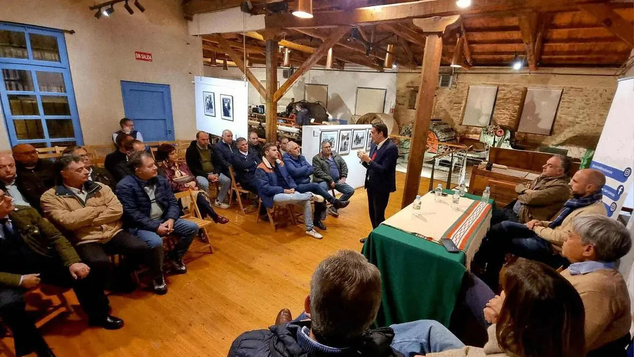 Reunión pte con alcaldes y portavoces zona Astorga1