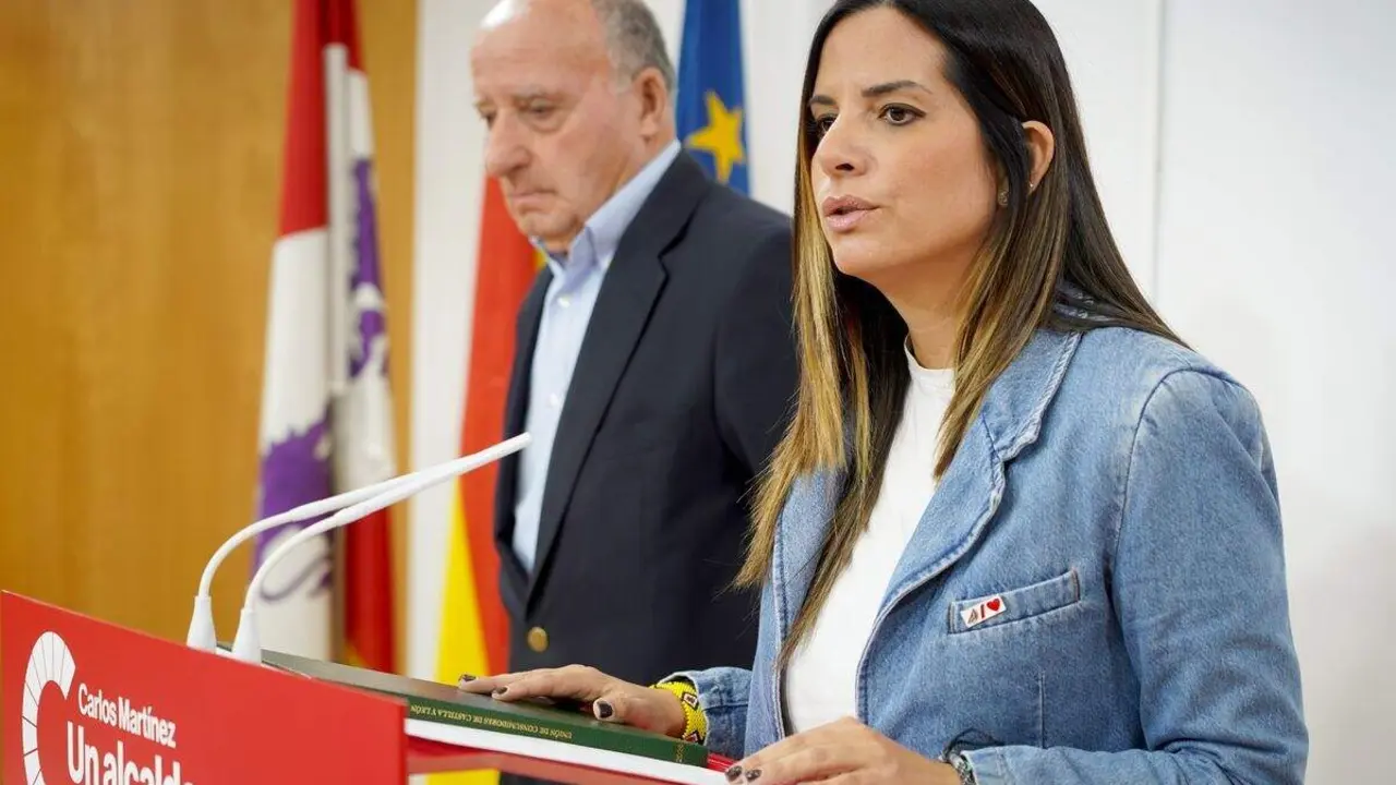 La vicesecretaria general del PSCyL y viceportavoz en las Cortes de Castilla y León, Nuria Rubio, y el presidente de la Unión de Consumidores de Castilla y León, Prudencio Prieto, comparecen en rueda de prensa tras mantener una reunión. Foto: Ical