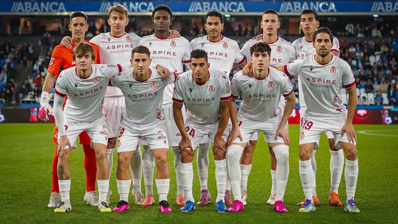 Alineación inicial de la Cultural en Riazor.