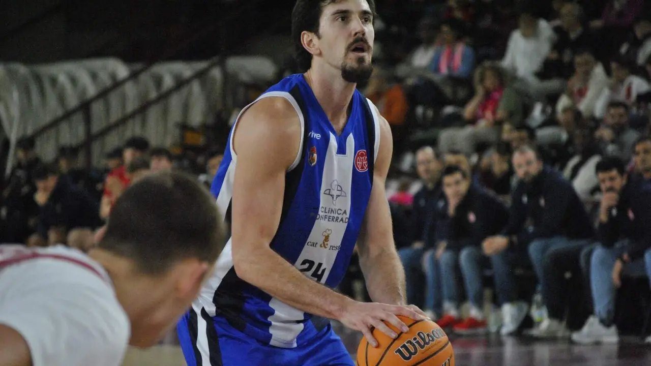 Riley Hayes en un tiro libre. Foto: @@baloncestoSDP