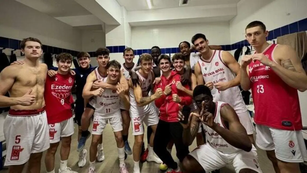 La Cultural celebró la remontada y la victoria en el derbi provincial. Foto: CyDL