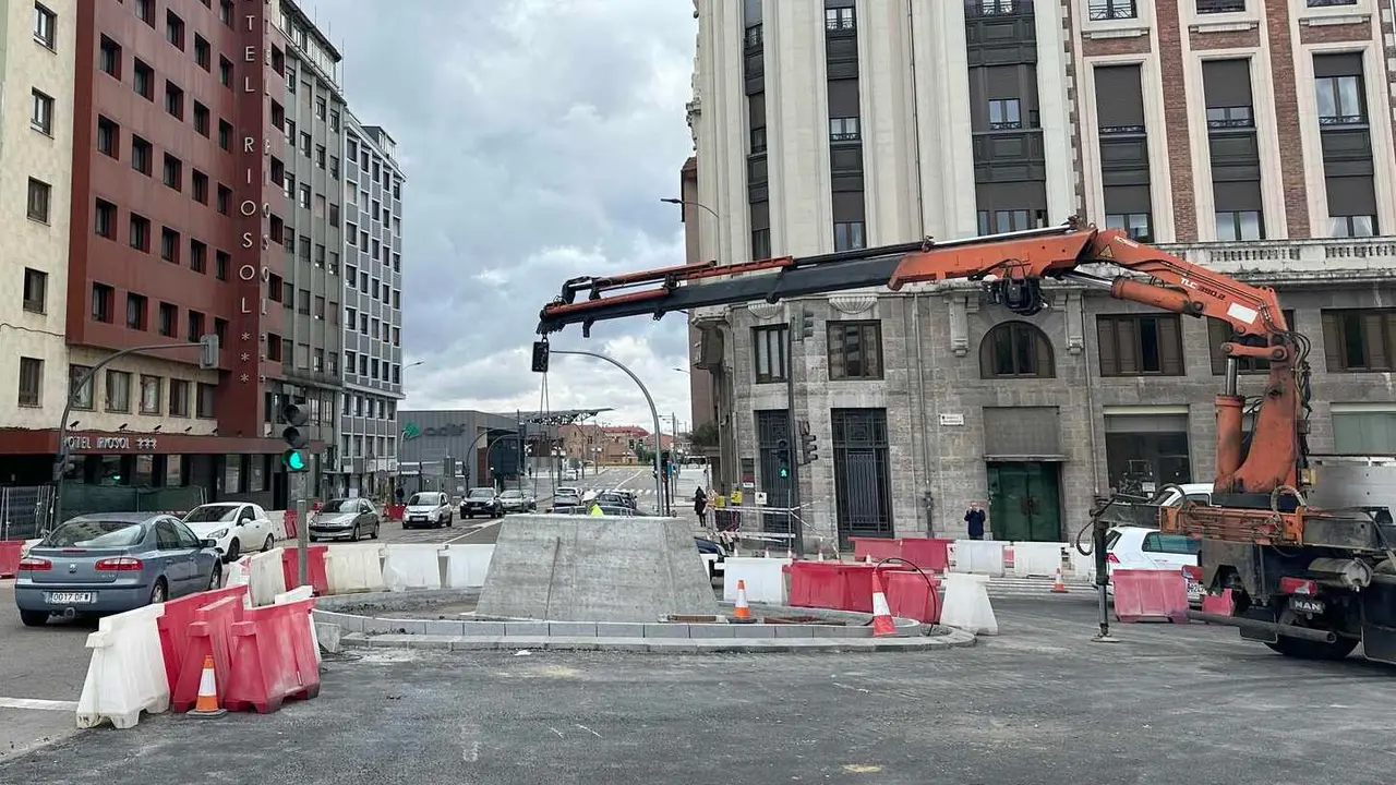 La imagen de la nueva rotonda ya es visible en la zona. Foto: AytoLeón