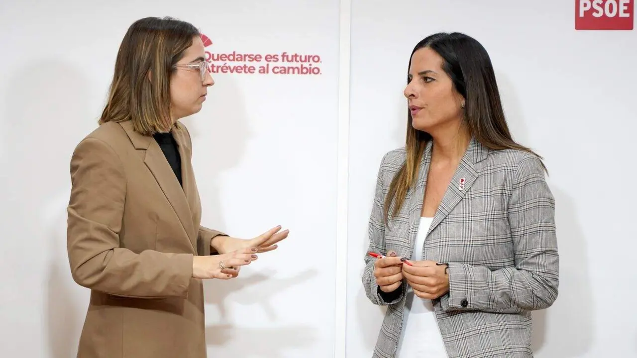 La vicesecretaria general del PSOE de Castilla y León, Nuria Rubio, comparece con la presidenta del Consejo de la Juventud de Castilla y León, Sandra Ámez, en el marco de las reuniones para elaborar el programa de gobierno de los socialistas.