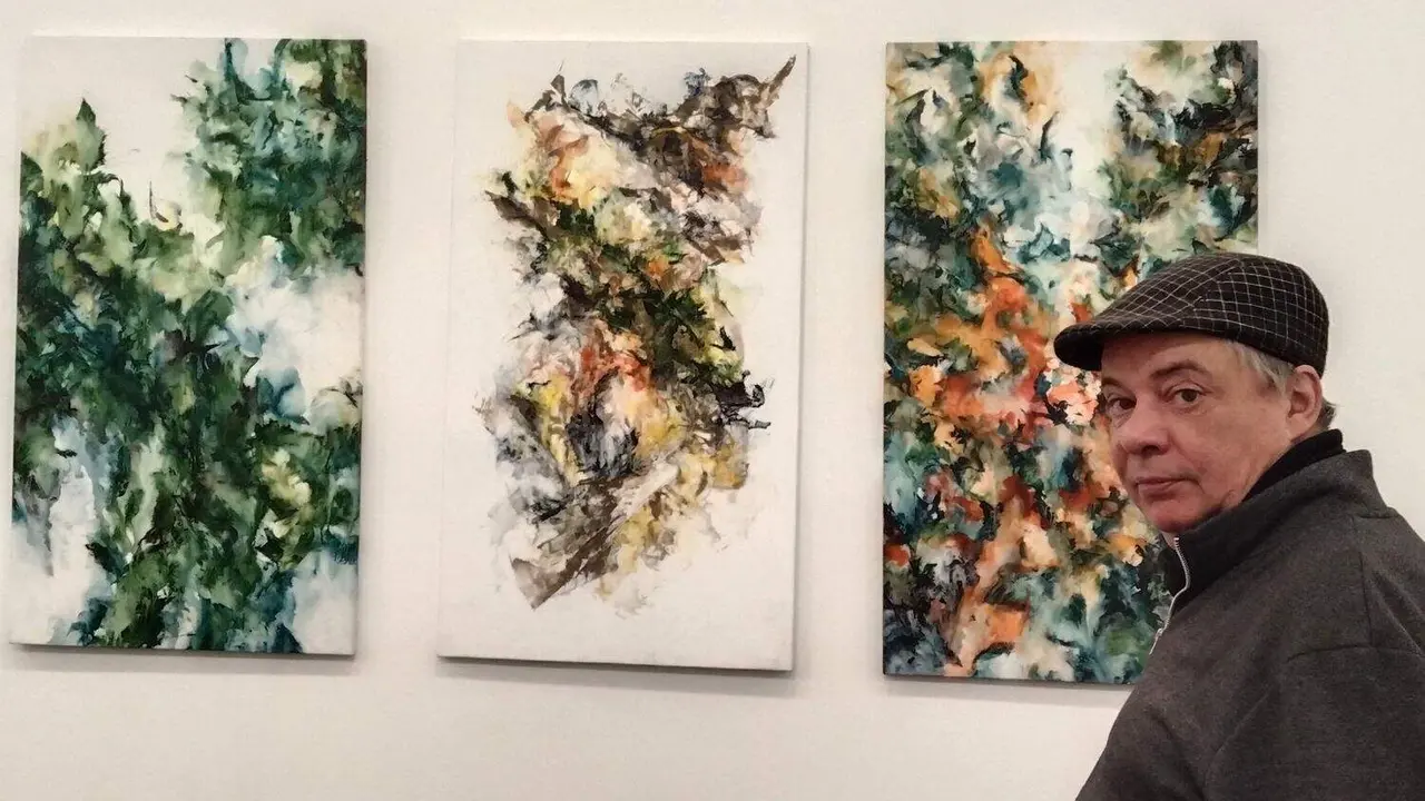 La exposición "La fluidez del caos", una luminosa muestra del pintor leonés Juan Rafael, llega a las salas del Ateneo El Albéitar.