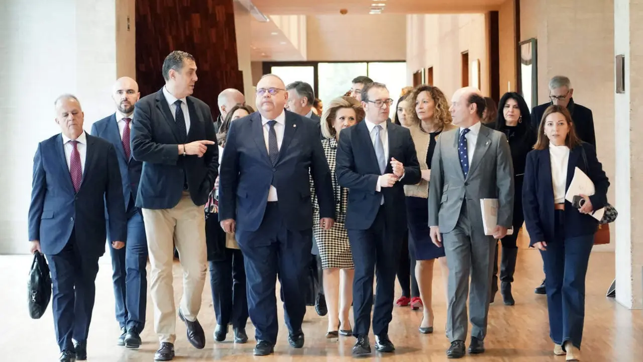 El consejero de Sanidad, Alejandro Vázquez, comparece en las Cortes para informar sobre el proyecto de ley de Presupuestos Generales de la Comunidad para 2026, en lo relativo a su departamento.