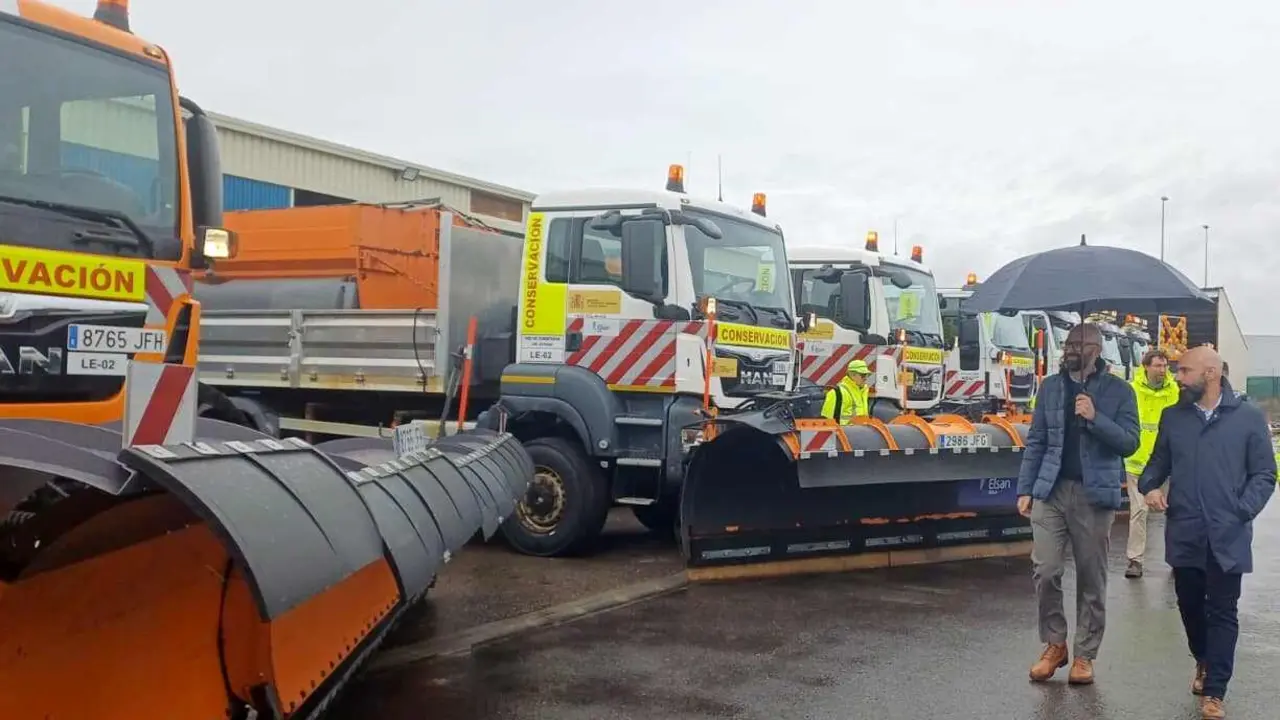 El subdelegado del Gobierno en León, Héctor Alaiz Moretón, presentó este jueves el plan de vialidad invernal 2025-2026, que desplegará más de un centenar de equipos y 54 infraestructuras en toda la provincia para hacer frente a las nevadas y heladas.