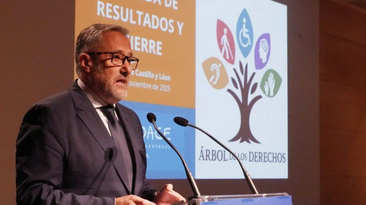 El presidente de las Cortes de Castilla y León, Carlos Pollán, asiste a una jornada para dar a conocer los resultados de su proyecto ‘Árbol de los Derechos’, una iniciativa orientada a fortalecer los derechos de las personas con parálisis cerebral en la Comunidad