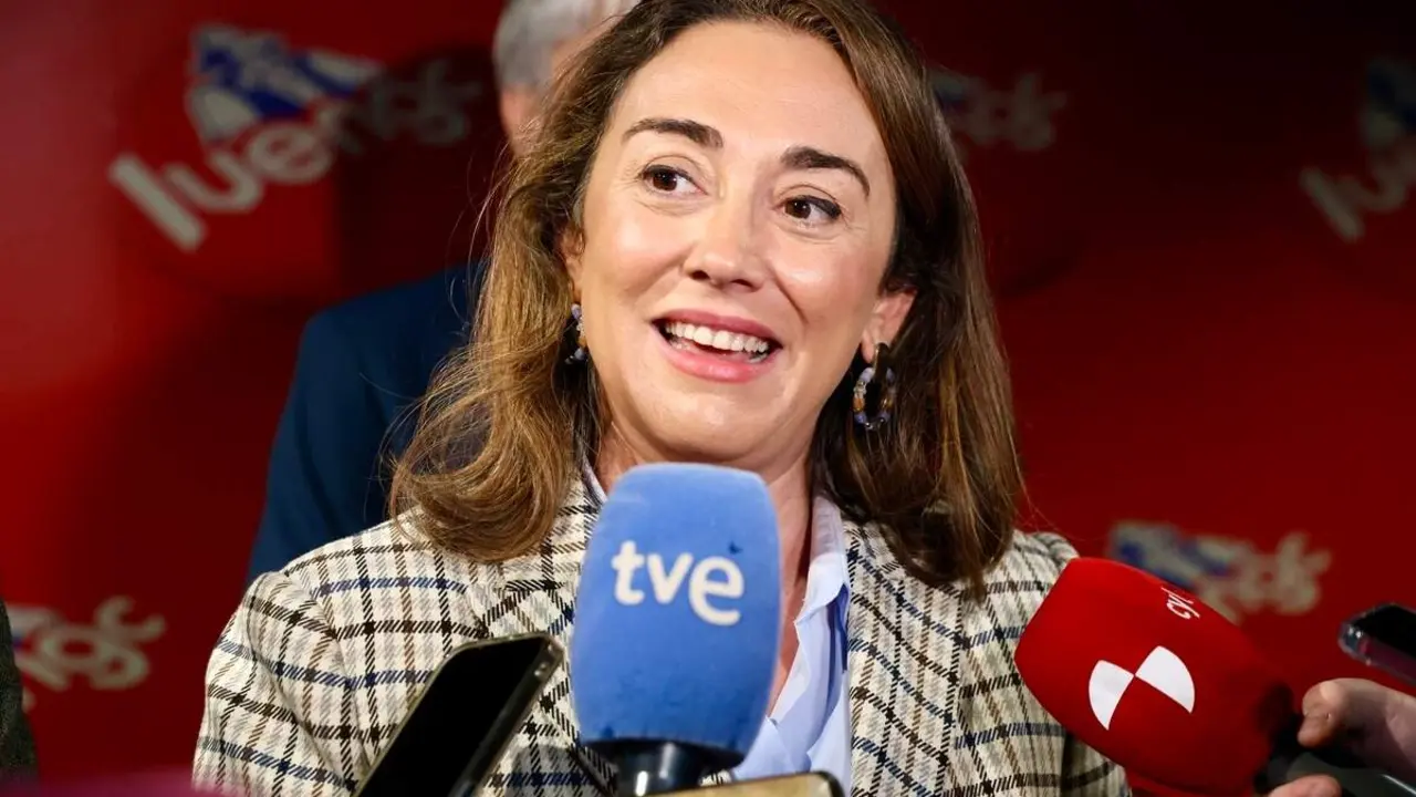 La consejera de Agricultura, Ganadería y Desarrollo Rural, María González Corral, visita las instalaciones de Legumbres Luengo.