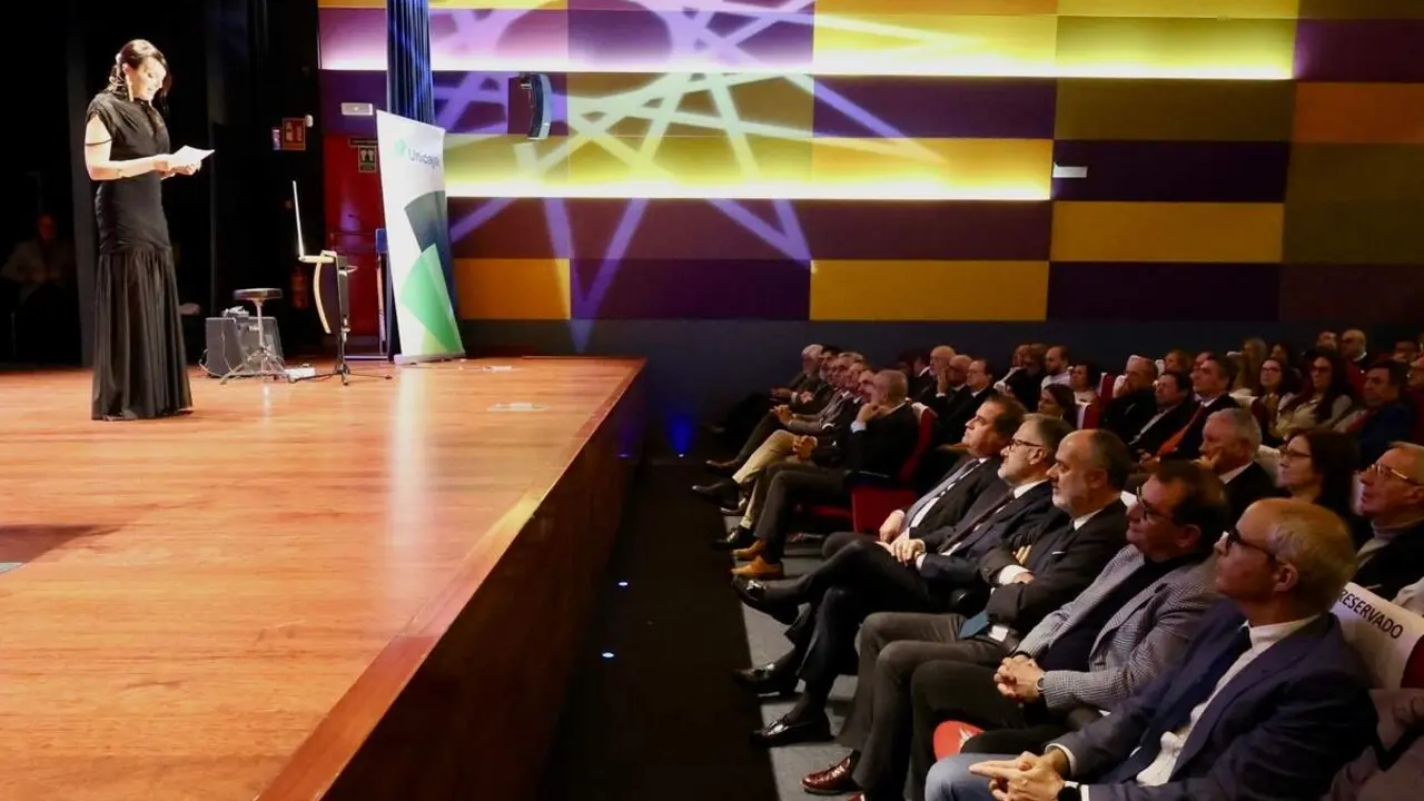 La Fundación MonteLeón celebra la tercera edición de su encuentro con las entregas de premios de los tres certámenes literarios y de su joven certamen artístico de acuarela. Acude el presidente de las Cortes de Castilla y León, Carlos Pollán