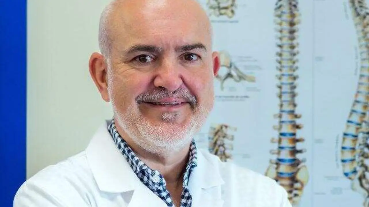 El neurocirujano berciano José Manuel Valle Folgueral, Castaña de Oro 2025 de la Fundación Prada A Tope