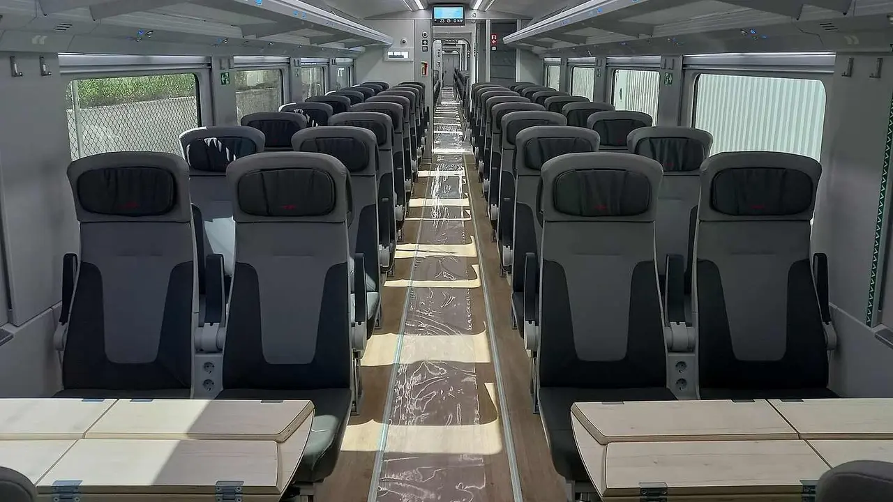 Interior del modelo 107 de Talgo, hoy en la línea de salida y entrada en servicio.