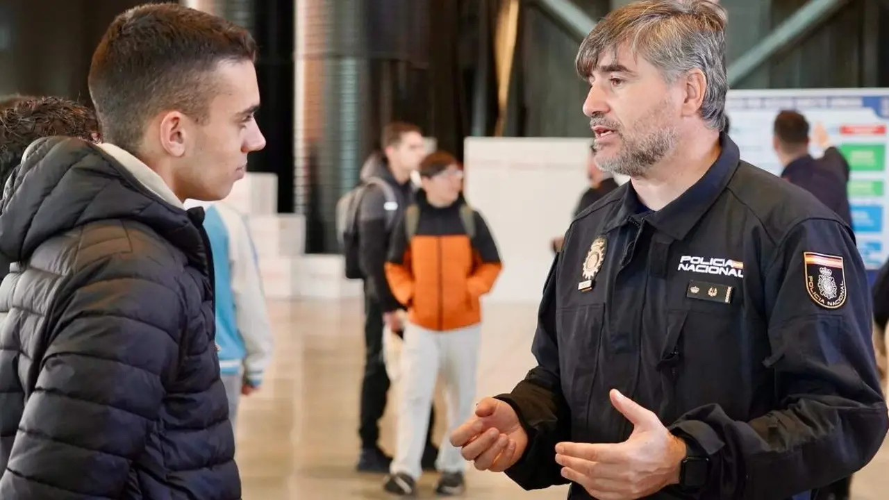 Inauguración de la VII Feria del Empleo, Innovación y Emprendimiento de León, organizada por la Cámara de Comercio, con la asistencia del alcalde, José Antonio Diez
