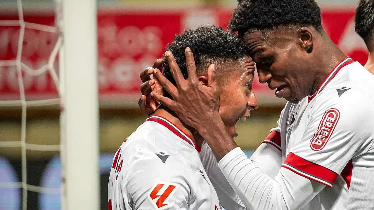 Ribeiro celebra su gol ante el Málaga. Foto: CyD Leonesa
