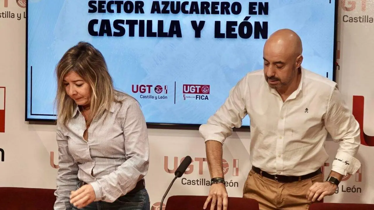 UGT analiza la crisis en la que se encuentra el sector azucarero en Castilla y León y anuncia medidas para evitar que se agrave la situación, además de tratar las consecuencias ante el cierre de la azucarera de La Bañeza. En la rueda de prensa interviene el secretario general UGT en Castilla y León, Óscar Lobo, y la secretaria general de UGT FICACyL, Sandra Vega. Foto: E. Margareto