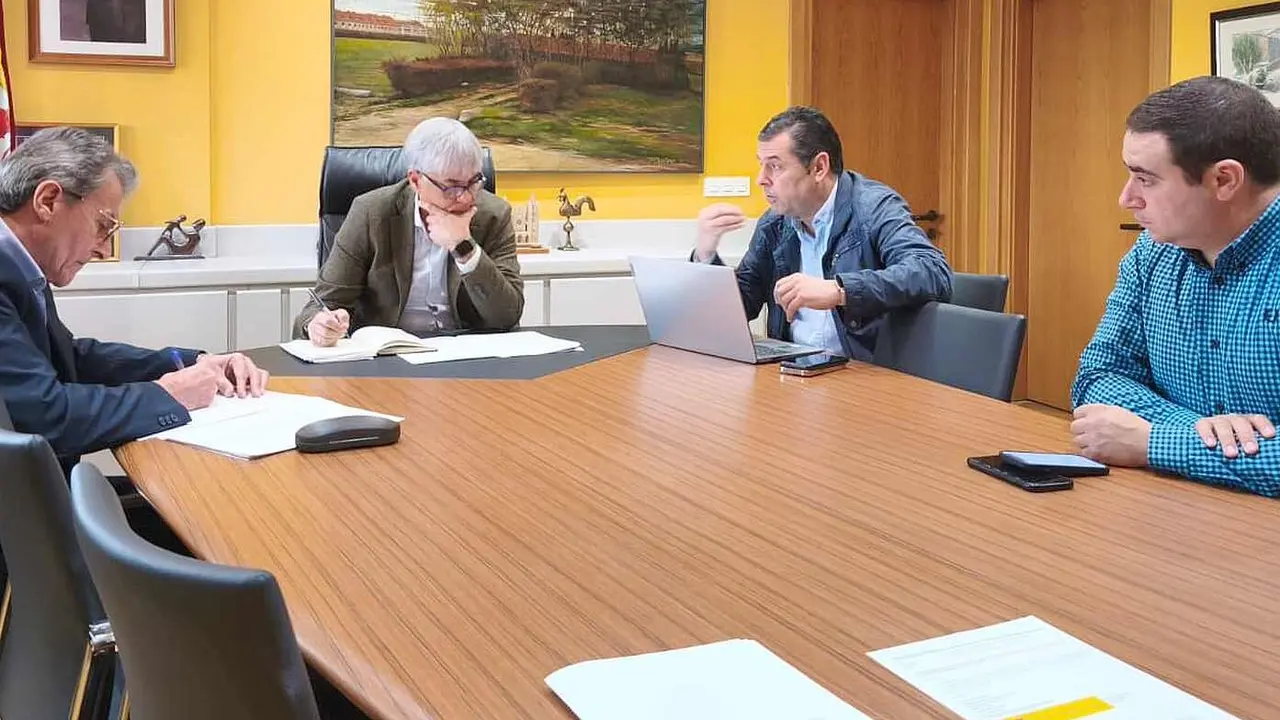 Un instante de la reunión con la Asociación Leonesa de Apicultores.