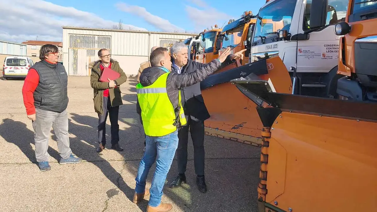 La Delegación Territorial de la Junta en León ha reunido a representantes de todas las administraciones con el fin de coordinar el operativo frente a fenómenos meteorológicos adversos, especialmente nevadas, para el periodo comprendido entre el 1 de noviembre de 2025 y el 30 de abril de 2026.