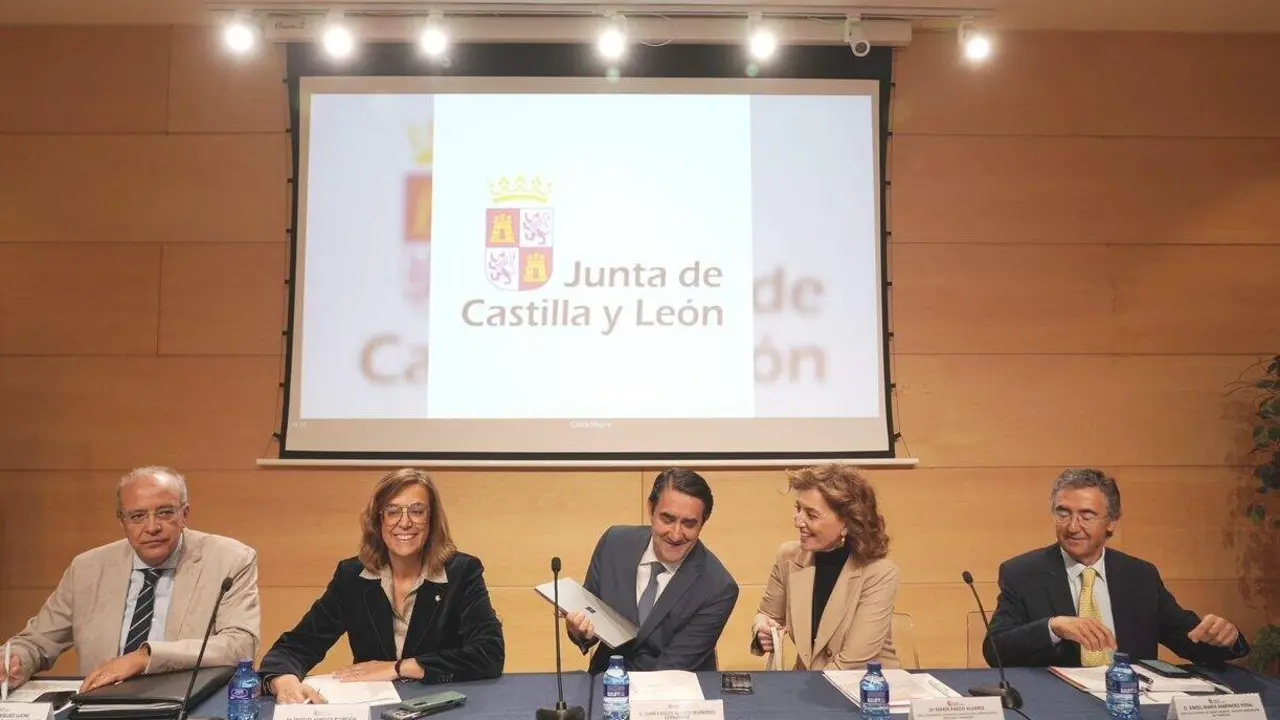 El consejero de Medio Ambiente, Vivienda y Ordenación del Territorio, Juan Carlos Suárez-Quiñones, preside el Consejo de Dinamización Demográfica.