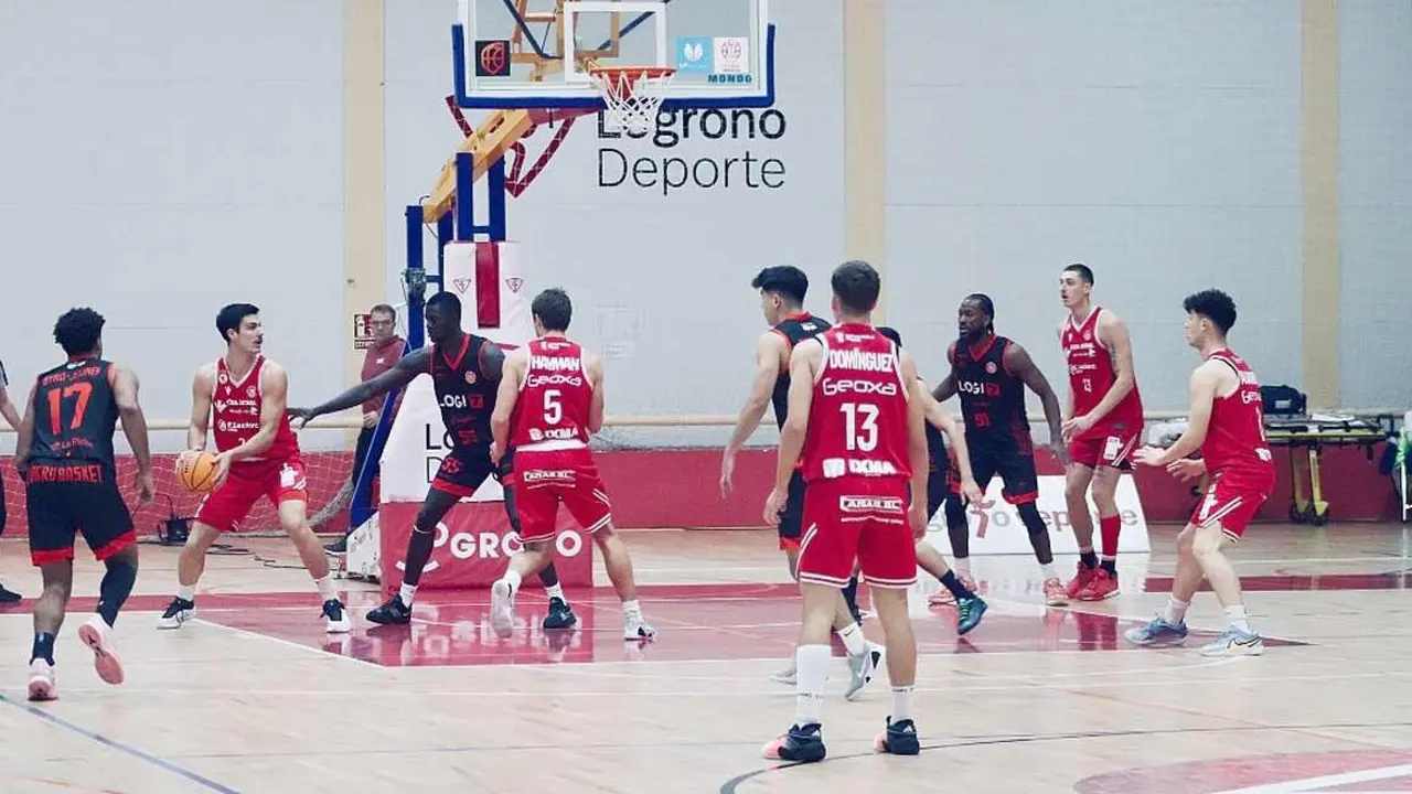 Un instante del duelo entre Logrobasket y Cultural Baloncesto este miércoles.