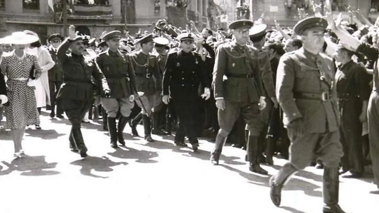 El dictador Francisco Franco, durante una de sus visitas a León.
