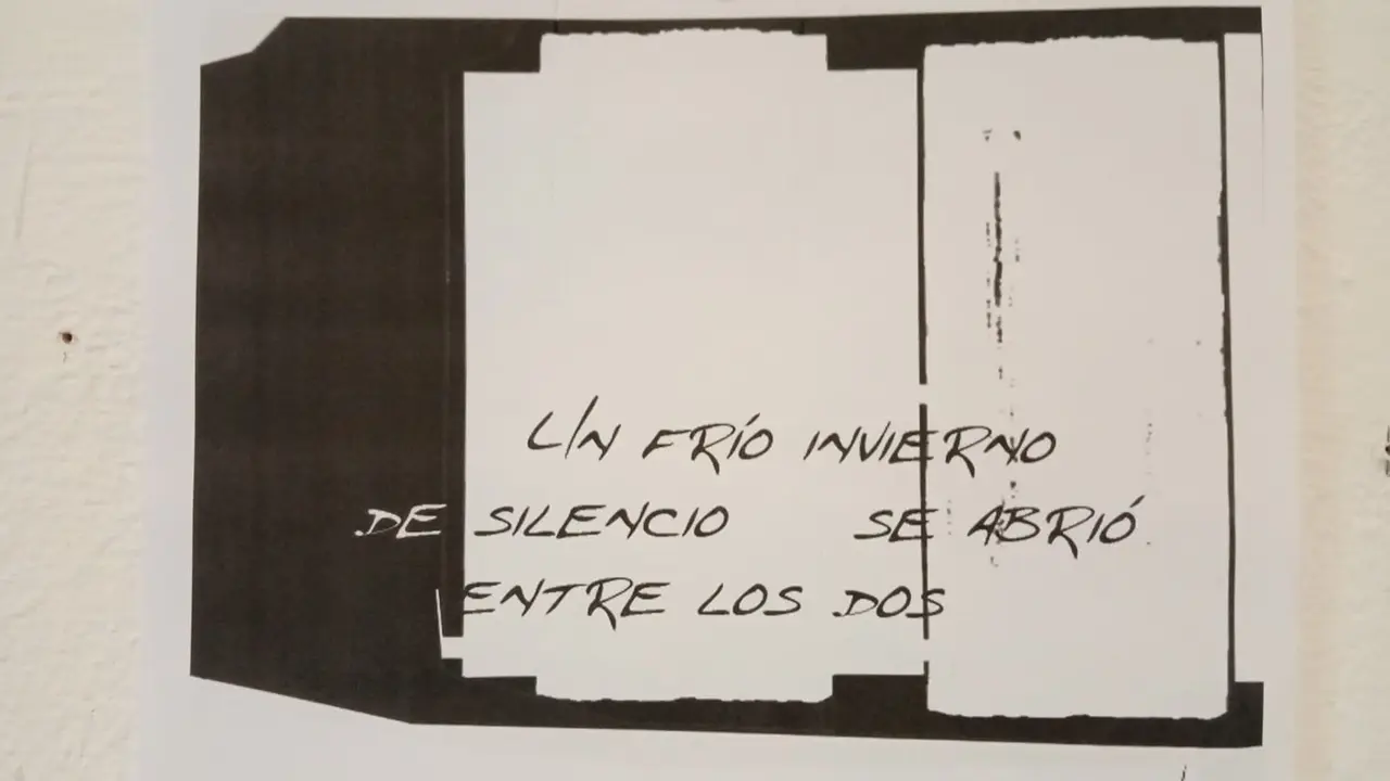 'Instantes de Cristal': haikus y poesía visual de Gustavo Vega en León. El poeta leonés presenta en la galería IA del colegio marista San José una muestra de 14 obras en las que explora la “poesía pura” a través del haiku y la imagen.