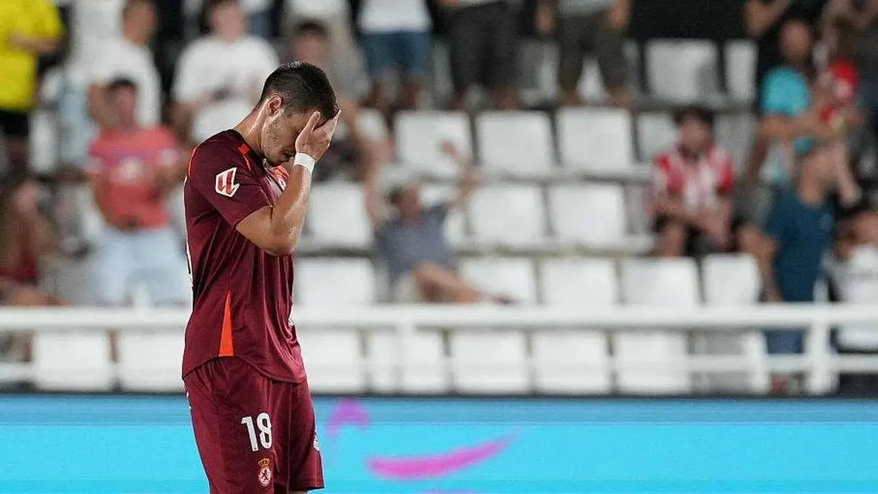 Paraschiv, sin minutos y sin continuidad, mira al mercado de invierno para buscar un conjunto donde ganar protagismo.