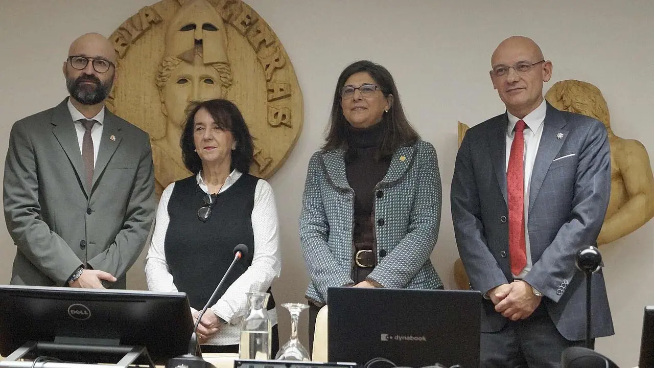La doctora en Historia Contemporánea de la Universidad Carlos III, Matilde Eiroa, impartió este jueves en la Facultad de Filosofía y Letras de la Universidad de León la conferencia ‘Franco a los 50 años de su muerte: el Caudillo convertido en un producto viral’.
