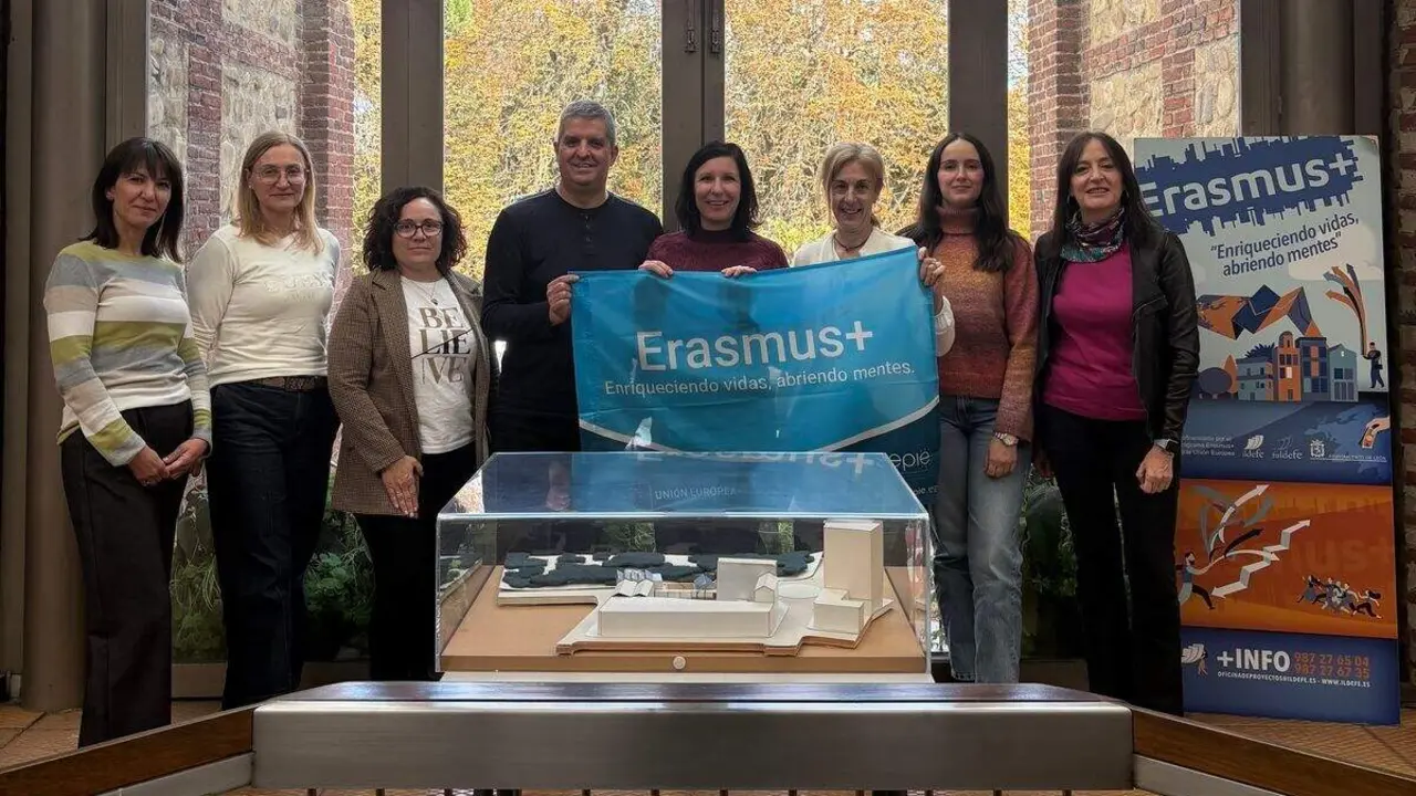 Foto de familia de los componentes del proyecto Erasmus DS VETLAB en León. Foto: Ildefe